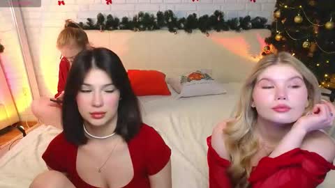Merlizz Eva Jane Mila Nicole  left to right  online show from 12/20/25, 02:46