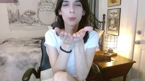 Snapshot of _ravencoxx_ chatting on 10/13/25, 11:16 Raven online show from 10/13/25, 11:16