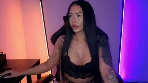 Snapshot of _ravenfox_ chatting on 04/28/26, 06:13 Raven online show from 04/28/26, 06:13