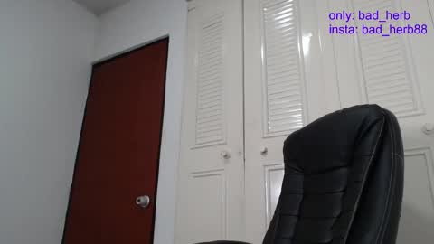 Snapshot of _real_bad_herb chatting on 09/25/25, 04:27 Alejandra online show from 09/25/25, 04:27