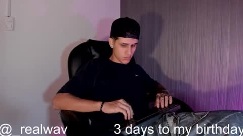 Snapshot of _realwav chatting on 10/22/25, 07:19 wav online show from 10/22/25, 07:19