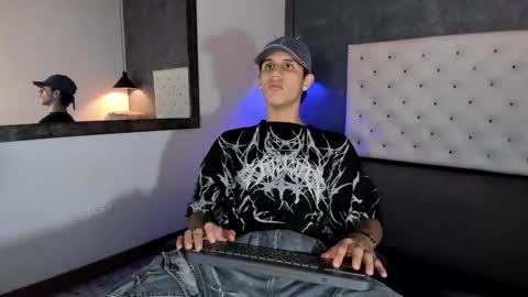 Snapshot of _realwav chatting on 11/25/25, 07:19 wav online show from 11/25/25, 07:19