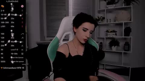 Snapshot of _rein_ramm chatting on 10/28/25, 08:11 Rein online show from 10/28/25, 08:11