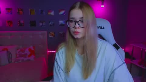 LISSAPVT IS OPEN online show from 03/11/25, 12:54