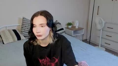 LISSAPVT IS OPEN online show from 09/18/25, 04:25