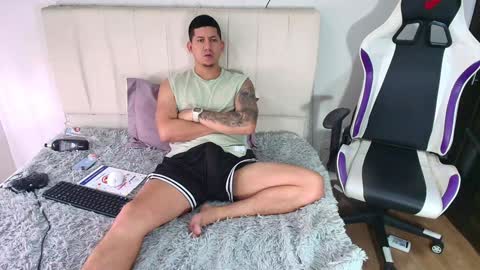 Snapshot of _robertobaggio chatting on 12/23/24, 01:03 Roberto online show from 12/23/24, 01:03