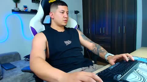 Snapshot of _robertobaggio chatting on 02/08/25, 06:44 Roberto online show from 02/08/25, 06:44