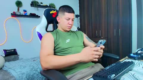 Snapshot of _robertobaggio chatting on 02/10/25, 12:39 Roberto online show from 02/10/25, 12:39