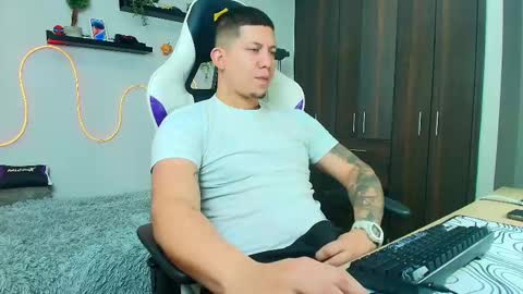 Snapshot of _robertobaggio chatting on 02/12/25, 12:33 Roberto online show from 02/12/25, 12:33