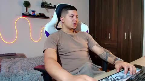 Snapshot of _robertobaggio chatting on 02/17/25, 12:38 Roberto online show from 02/17/25, 12:38