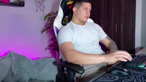 Snapshot of _robertobaggio chatting on 09/25/25, 01:37 Roberto online show from 09/25/25, 01:37