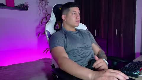 Snapshot of _robertobaggio chatting on 10/14/25, 12:50 Roberto online show from 10/14/25, 12:50