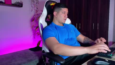 Snapshot of _robertobaggio chatting on 10/24/25, 05:48 Roberto online show from 10/24/25, 05:48