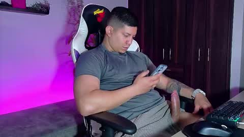 Snapshot of _robertobaggio chatting on 10/29/25, 01:46 Roberto online show from 10/29/25, 01:46