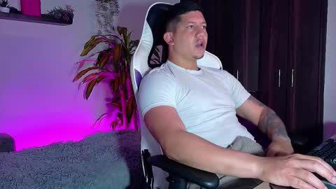 Snapshot of _robertobaggio chatting on 11/08/25, 12:27 Roberto online show from 11/08/25, 12:27