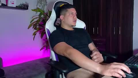 Snapshot of _robertobaggio chatting on 11/22/25, 07:40 Roberto online show from 11/22/25, 07:40