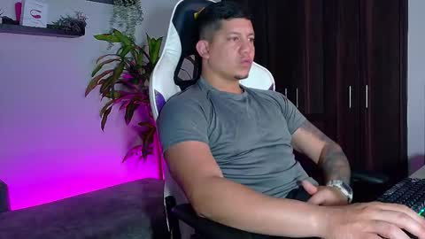 Snapshot of _robertobaggio chatting on 11/23/25, 07:30 Roberto online show from 11/23/25, 07:30