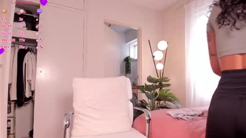 Snapshot of _sandy_s_ chatting on 02/18/25, 07:21 Sandyy online show from 02/18/25, 07:21