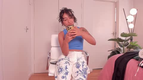 Snapshot of _sandy_s_ chatting on 02/19/25, 04:34 Sandyy online show from 02/19/25, 04:34