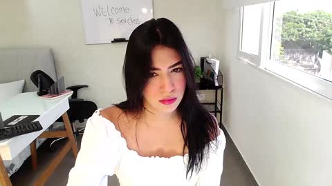 Snapshot of _sassy_girl chatting on 01/13/25, 06:27 Sassy Girl online show from 01/13/25, 06:27