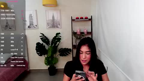 Snapshot of _sassy_girl chatting on 02/18/25, 06:04 Sassy Girl online show from 02/18/25, 06:04