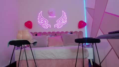 Snapshot of _scarletmoore chatting on 02/08/25, 01:44 Scarlett online show from 02/08/25, 01:44