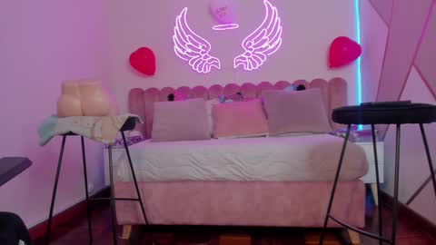 Snapshot of _scarletmoore chatting on 02/09/25, 10:31 Scarlett online show from 02/09/25, 10:31