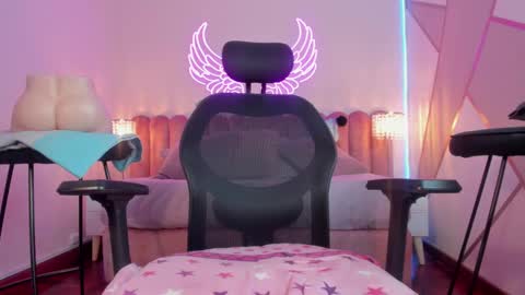 Snapshot of _scarletmoore chatting on 02/21/25, 01:22 Scarlett online show from 02/21/25, 01:22