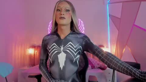 Snapshot of _scarletmoore chatting on 03/08/25, 08:11 Scarlett online show from 03/08/25, 08:11