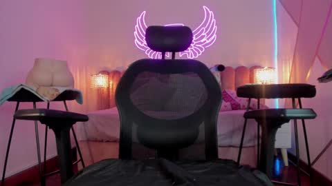 Snapshot of _scarletmoore chatting on 03/08/25, 02:19 Scarlett online show from 03/08/25, 02:19