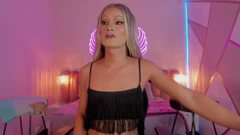 Snapshot of _scarletmoore chatting on 03/12/25, 03:35 Scarlett online show from 03/12/25, 03:35