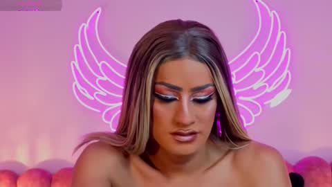 Snapshot of _scarletmoore chatting on 09/17/25, 06:48 Scarlett online show from 09/17/25, 06:48