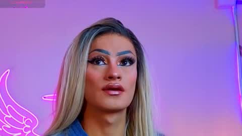 Snapshot of _scarletmoore chatting on 10/06/25, 10:02 Scarlett online show from 10/06/25, 10:02