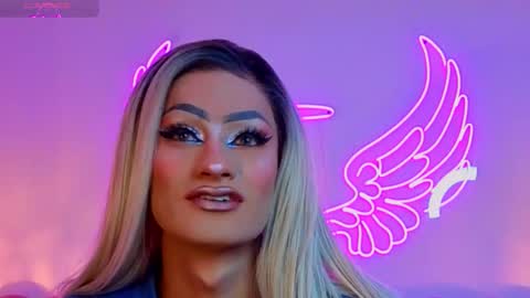 Snapshot of _scarletmoore chatting on 10/08/25, 09:29 Scarlett online show from 10/08/25, 09:29