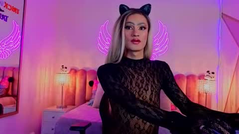 Snapshot of _scarletmoore chatting on 10/20/25, 08:04 Scarlett online show from 10/20/25, 08:04