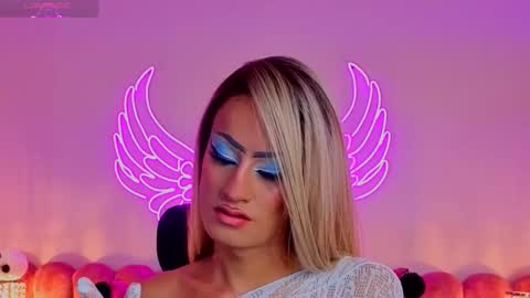 Snapshot of _scarletmoore chatting on 10/25/25, 01:18 Scarlett online show from 10/25/25, 01:18