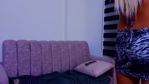 Snapshot of _scarletmoore chatting on 12/03/25, 05:48 Scarlett online show from 12/03/25, 05:48