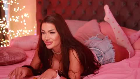 Selena online show from 02/09/25, 11:14