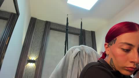 Snapshot of _selene_red chatting on 05/27/26, 01:57 Selene online show from 05/27/26, 01:57