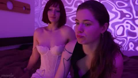 Snapshot of _sensualia_ chatting on 03/07/26, 05:32 Lia online show from 03/07/26, 05:32