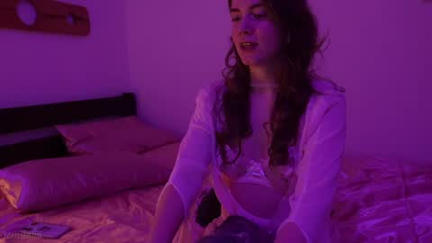 Snapshot of _sensualia_ chatting on 04/09/26, 07:30 Lia online show from 04/09/26, 07:30