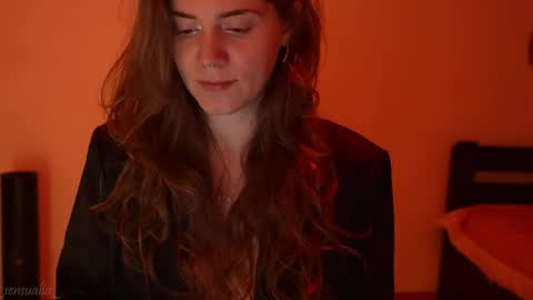 Snapshot of _sensualia_ chatting on 04/24/26, 08:33 Lia online show from 04/24/26, 08:33