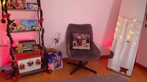 Laura online show from 12/26/24, 02:33