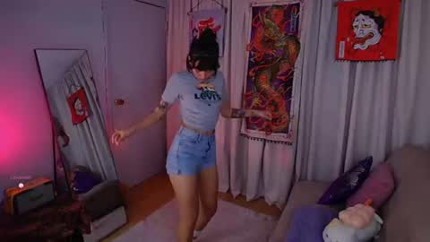Laura online show from 07/22/26, 04:15