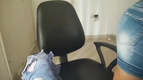 Snapshot of _shalini_0 chatting on 10/04/25, 04:10 _shalini_0 online show from 10/04/25, 04:10