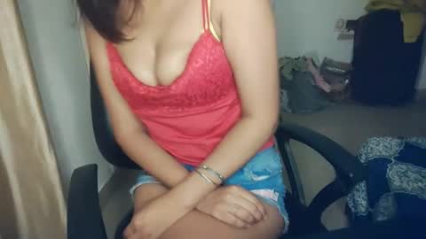 Snapshot of _shalini_0 chatting on 10/10/25, 04:17 _shalini_0 online show from 10/10/25, 04:17