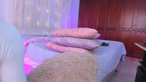 Shsntal online show from 10/30/25, 02:18