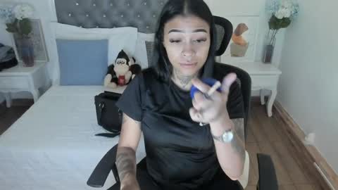 Snapshot of _sharloth chatting on 05/01/26, 02:10 Sharlot online show from 05/01/26, 02:10