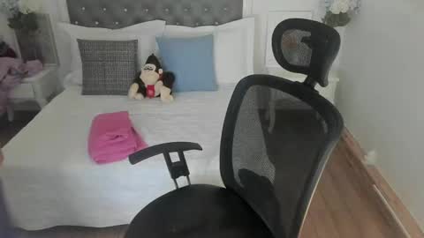 Snapshot of _sharloth chatting on 05/12/26, 02:36 Sharlot online show from 05/12/26, 02:36