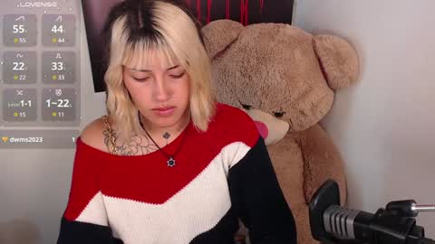 Snapshot of _sharlotte777 chatting on 01/28/25, 02:21 _sharlotte777 online show from 01/28/25, 02:21